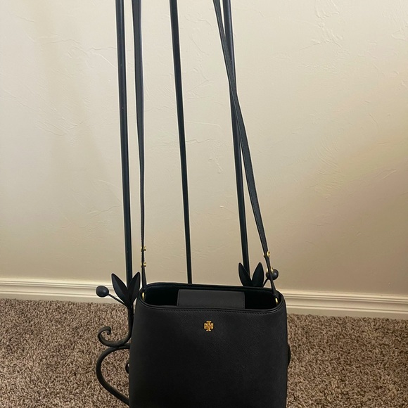 TORY BURCH black, bucket bag with magnetic clasp - Picture 3 of 4
